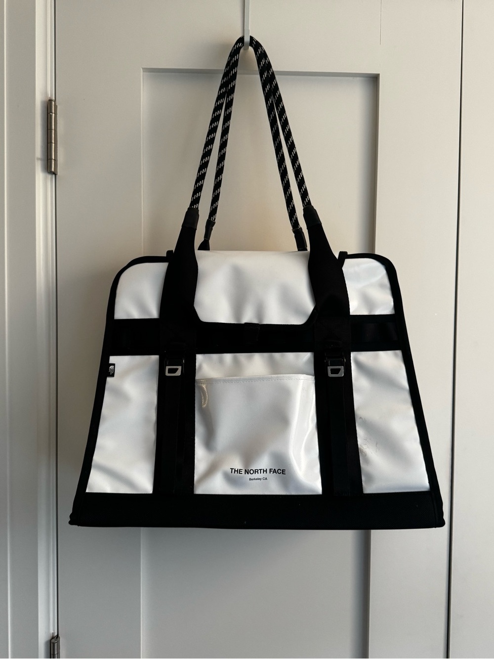 The North Face Unisex Base Camp Tote Bag White Black One Size